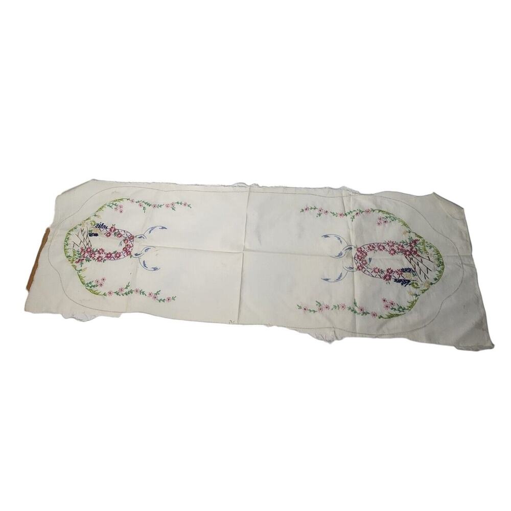 VTG 1960S STAMPED FLORAL BASKET EMBROIDERED DRESSER SCARF UNFINISHED FABRIC